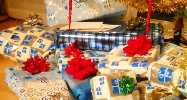 My Kids’ Grandmom Came to Our Home, Packed the Christmas Presents She Gave Them & Took Them Away