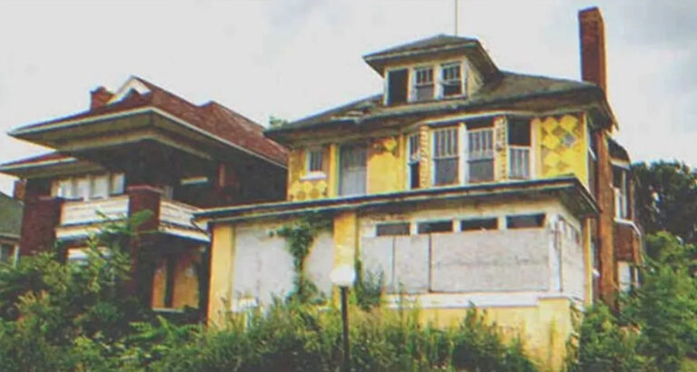 While Sister Inherits Mansion, Brother Gets Abandoned House and Finds a Hidden Floor There – Story of the Day