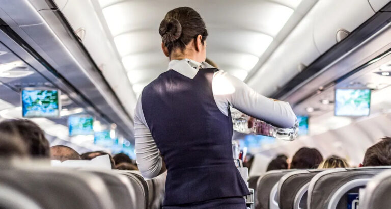 A Flight Attendant Saved a 62-Year-Old Business-Class Woman’s Life – 2 Years Later, She Received a Christmas Gift from Her as a Reward